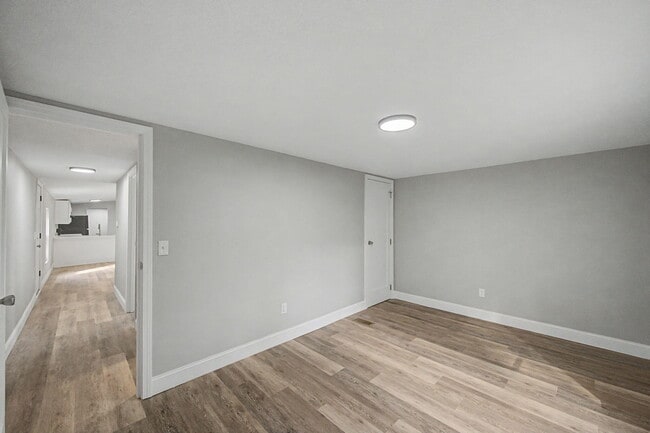 Building Photo - 512 W Bach Dr