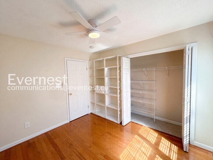 Building Photo - 6228 Weathersfield Way
