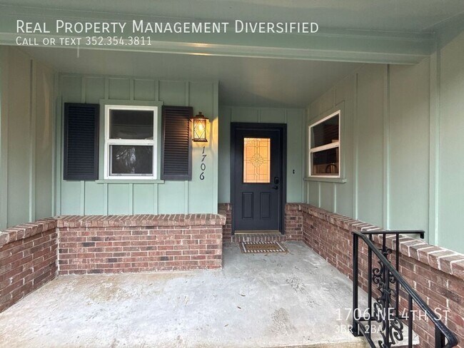 Building Photo - 1706 NE 4th St