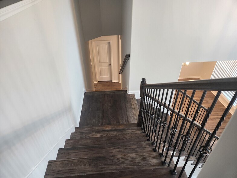 Building Photo - 271 Chestnut Dr