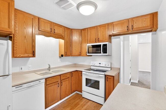 Building Photo - Spacious NE Portland Home with Central A/C, Finished Basement & Loft