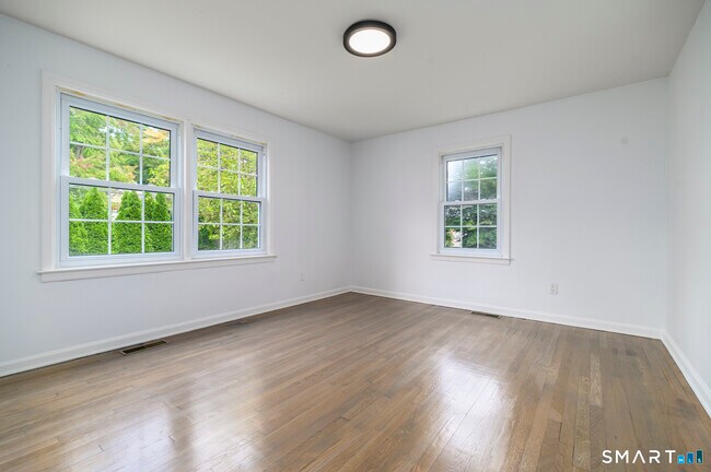 Building Photo - 34 Pine Hill Ave