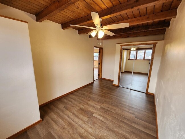 Building Photo - 502 Alicia St