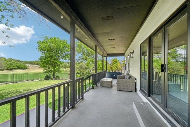 Building Photo - 730 Vanguard St