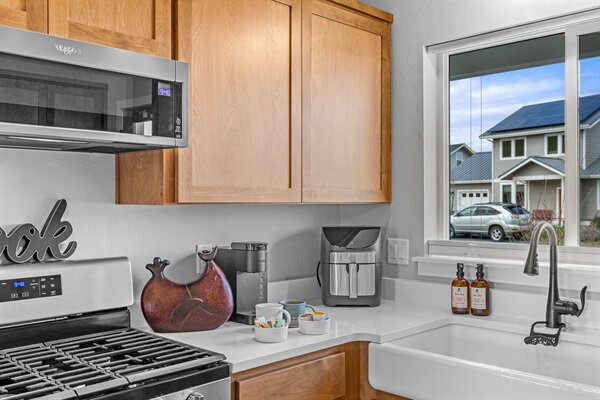 Building Photo - 303 Gangnes Dr