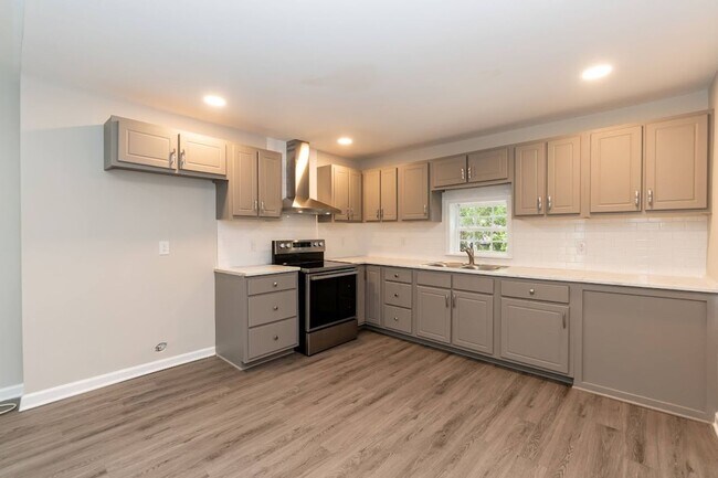 Building Photo - Classic Property with Modern Upgrades!