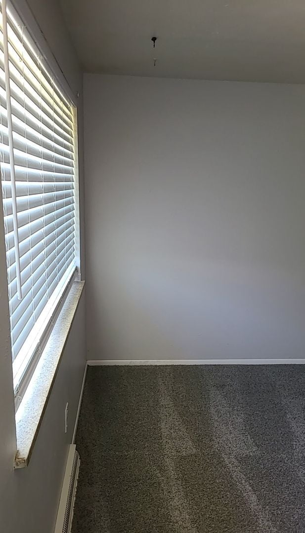 Building Photo - Updated 2 Bedroom Apartment with Private P...