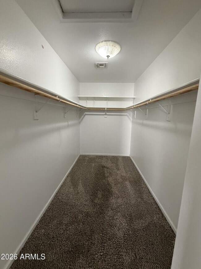 Building Photo - 728 E Rose Marie Ln