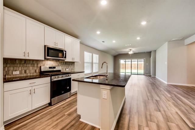 Building Photo - 605 Cedar Springs Dr