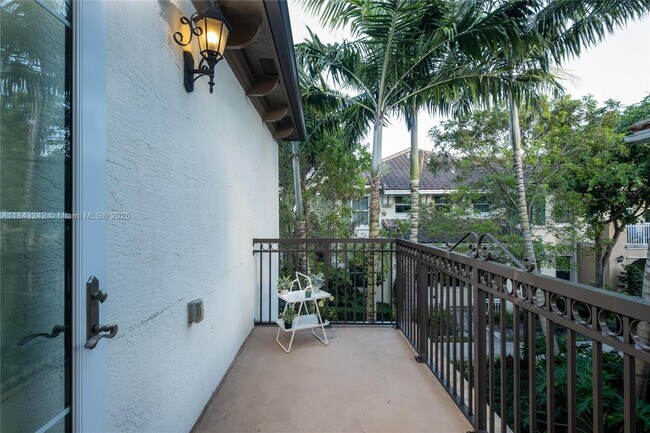 Building Photo - 2969 St Thomas Dr