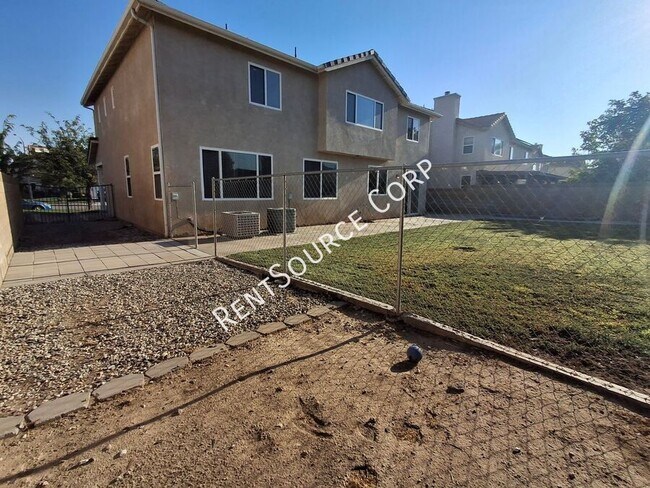 Building Photo - 1114 Cambridge Ct