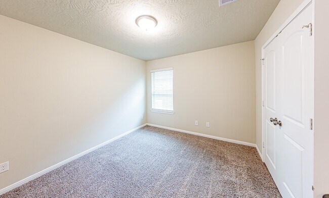 Building Photo - 3032 Stonebriar Ct