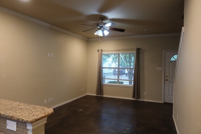 Building Photo - Now Pre-Leasing for Fall 2026–Spring 2027!