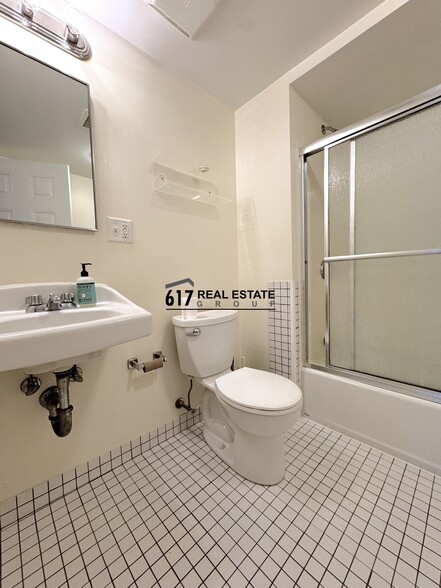 Building Photo - 881 Massachusetts Ave