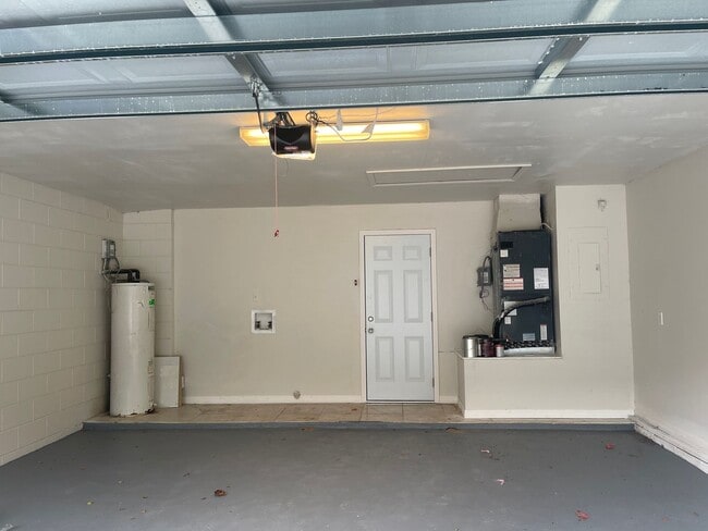 Building Photo - Orlando/Orlovista - For RENT 3 Bedroom, 2 Bathroom, 2 Car Garage