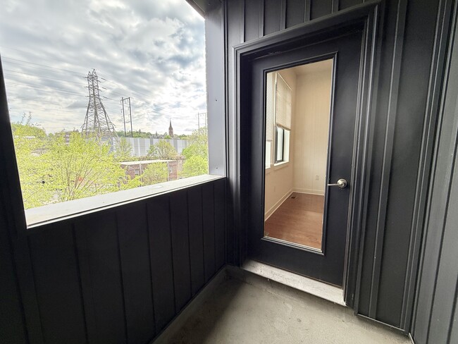 Building Photo - 4589 Riverside Way