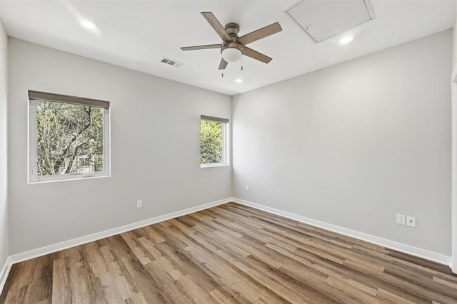 Building Photo - 5924 S Congress Ave