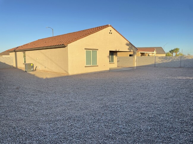 Building Photo - "Charming 3-Bed, 2-Bath Home in Casa Grand...