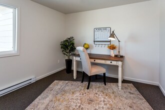 Building Photo - 3 Bedroom, Single-story Townhomes for rent...