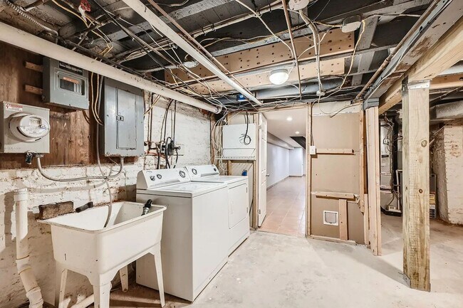 Building Photo - Charming 3 Bedroom/2.5 Bathroom Townhome in Patterson Park with Parking Pad!