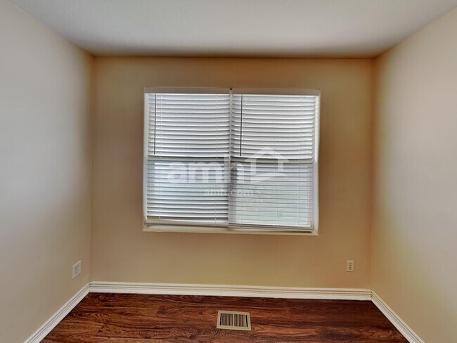 Building Photo - 1877 E Cedar Dr