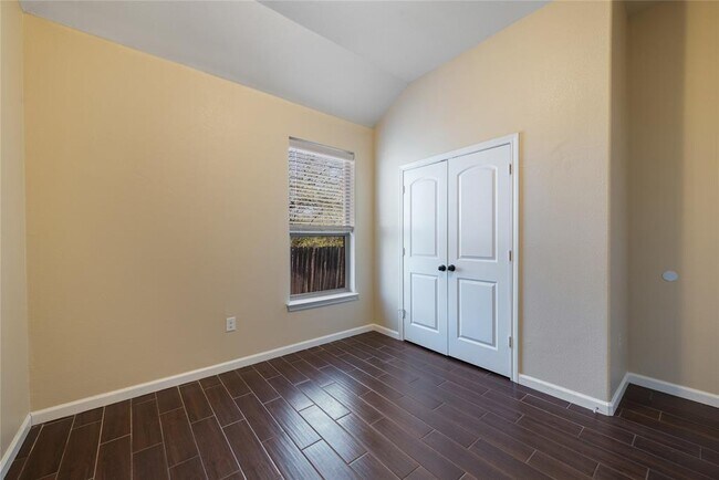 Building Photo - 101 Creekside Villa Dr