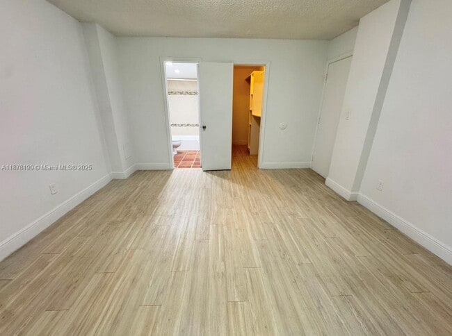 Building Photo - 2201 Brickell Ave