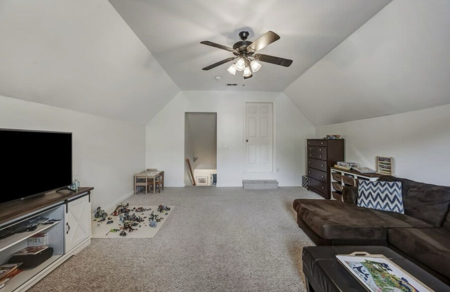 Building Photo - 6925 Sunnywood Dr