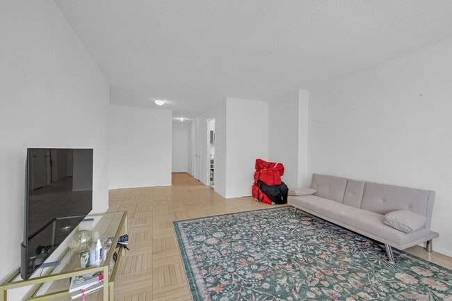 Building Photo - 330 E 38th St