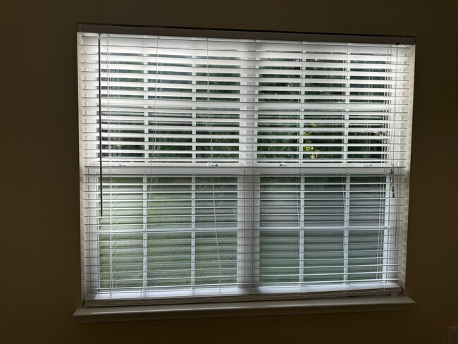 Building Photo - Room in Townhome on Averette Hill Dr