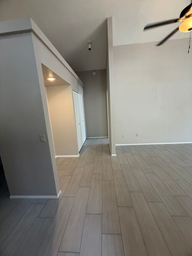 Building Photo - Newly Remodeled Glendale Home