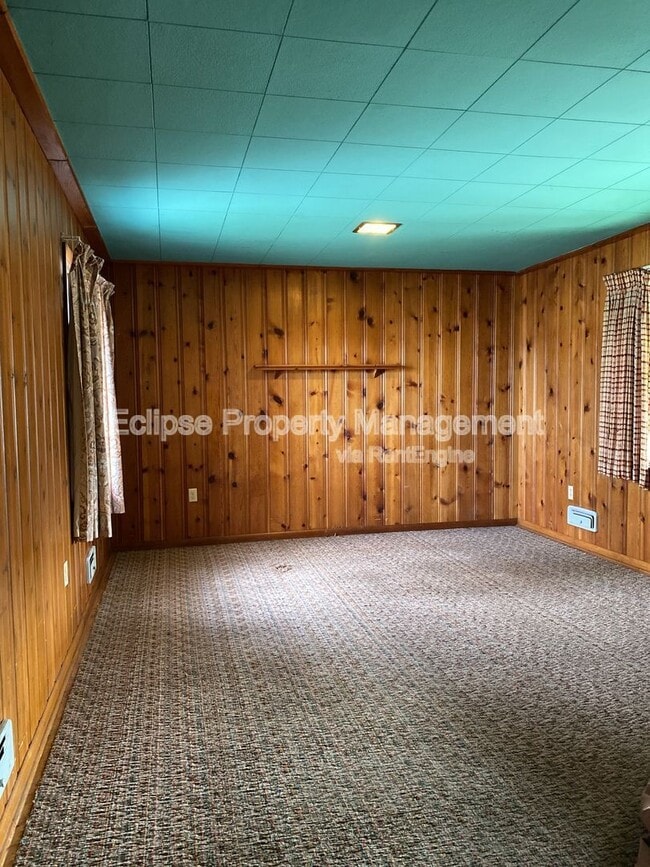 Building Photo - 102 Poncha Ave