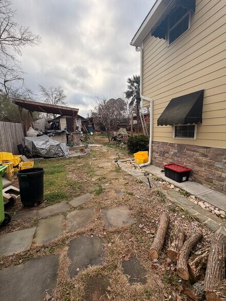 Building Photo - 3714 Pine Knoll Dr