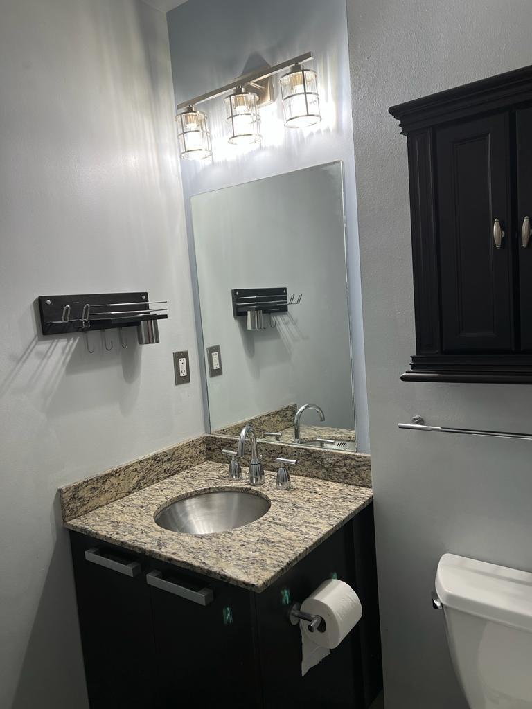 Building Photo - 600 12th Ave S