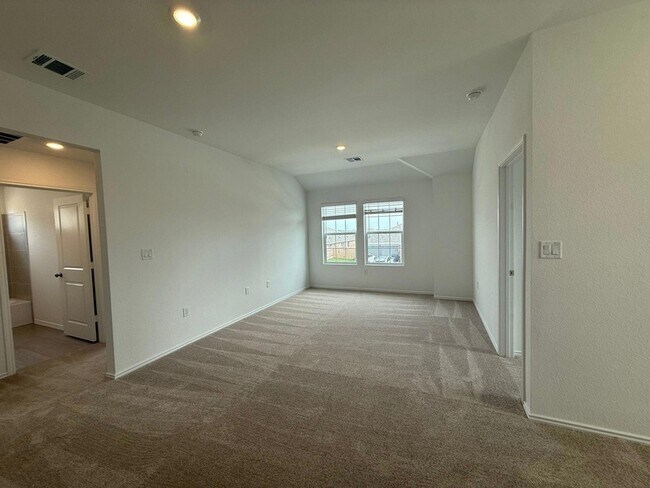 Building Photo - 519 Vantage Dr