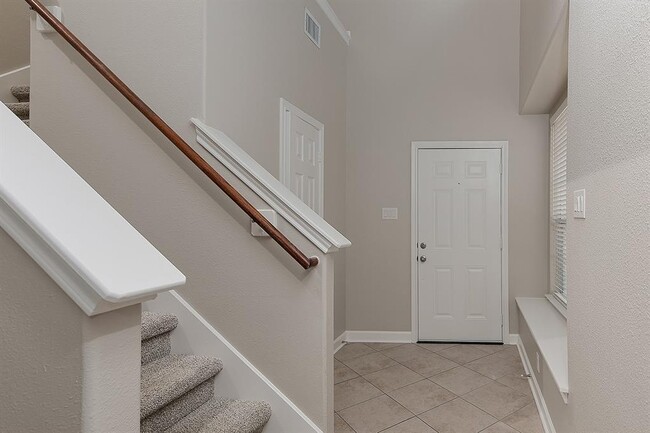 Building Photo - 11 Scenic Brook Ct