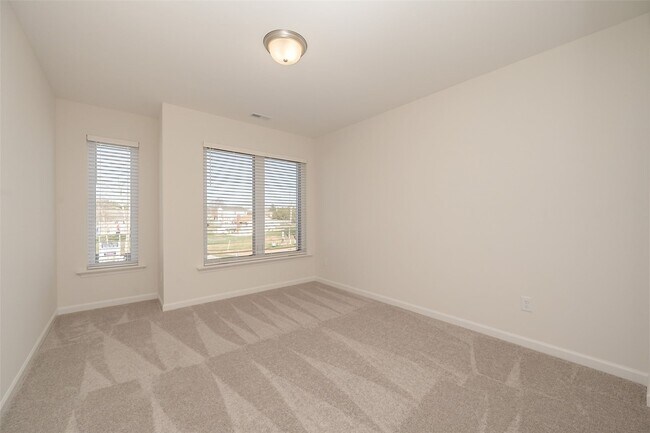 Building Photo - 30 Pheasant Ln