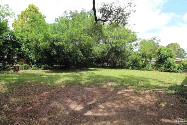 Building Photo - 6037 Syrcle Ave