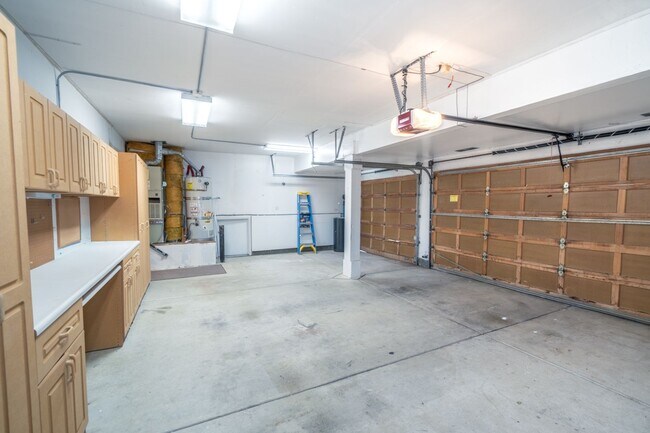 Building Photo - 2741 Seminole Dr