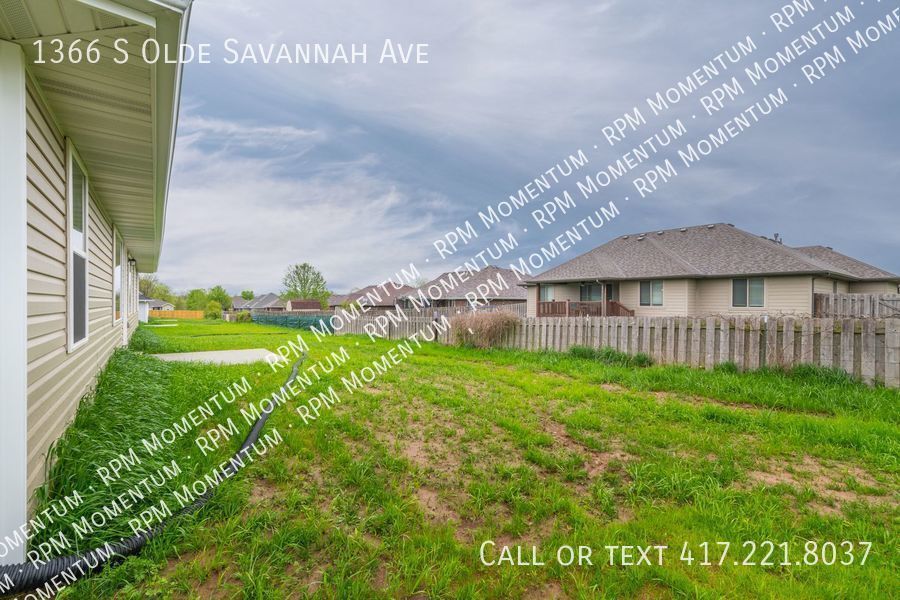 Building Photo - 1366 S Olde Savannah Ave