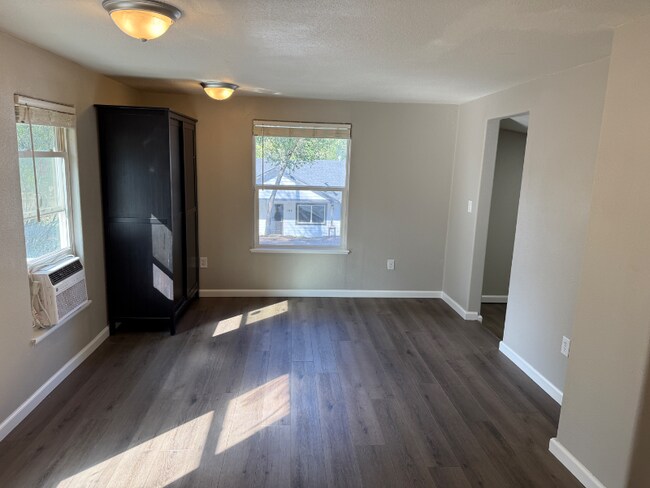 Building Photo - 1025 W Cimarron St
