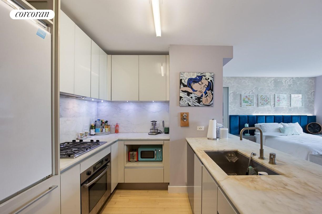 Building Photo - 322 W 57th St