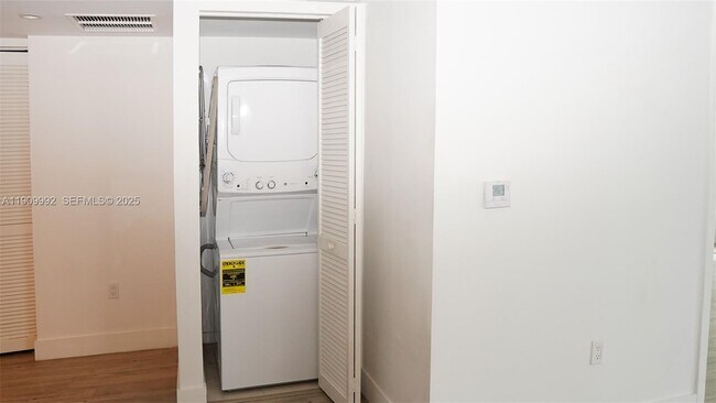 Building Photo - 31 SE 6th St