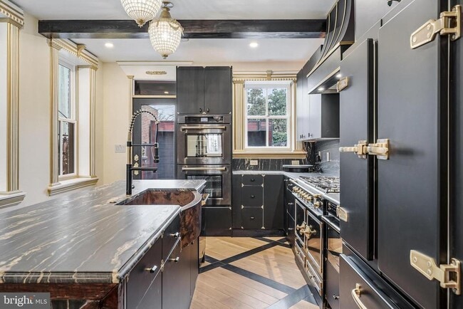 Building Photo - 810 Prince St