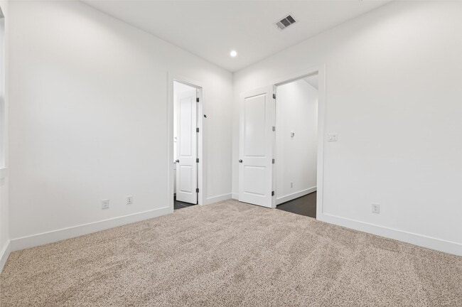 Building Photo - 5841 Dolores St