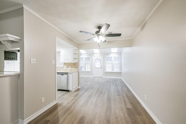 Building Photo - 433 Sunset Dr