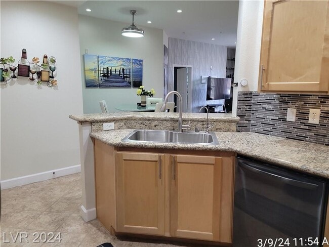 Building Photo - MIDRISE 2 BED, 2 BATH CONDO IN GUARD-GATED...