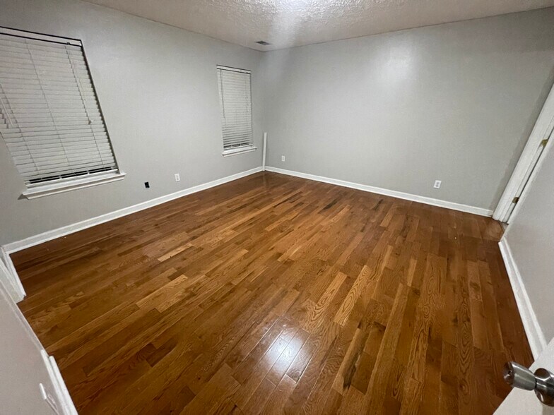 Building Photo - 7005 Timber Oak Dr