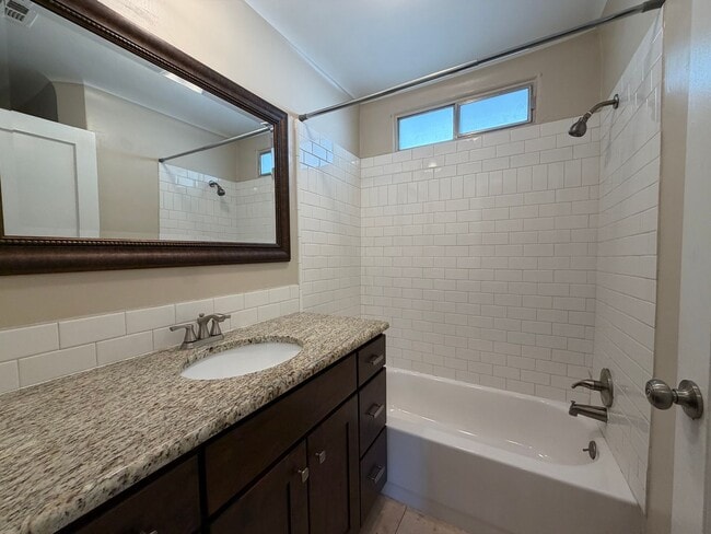 Building Photo - CHARMING HOME FOR RENT IN DOWNTOWN ST. GEORGE!