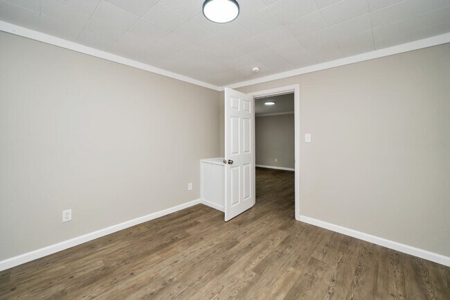 Building Photo - Stunning Renovated 3BR/2BA Home – Move-In ...